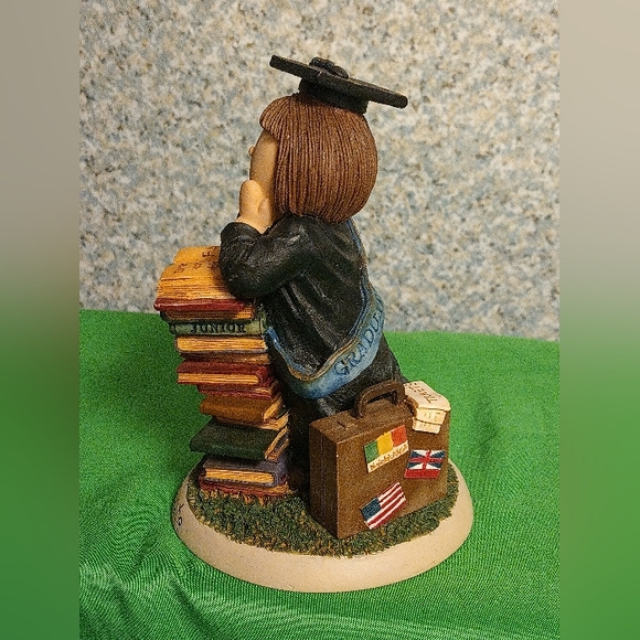 𝑺𝒊𝒏𝒈𝒍𝒆 𝑩𝒆𝒓𝒓𝒚 𝟏𝟗𝟗𝟖 𝑮𝒓𝒂𝒅𝒖𝒂𝒕𝒊𝒐𝒏 𝑭𝒊𝒈𝒖𝒓𝒊𝒏𝒆 - Picture 6 of 9